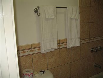 Tower Motel 2*